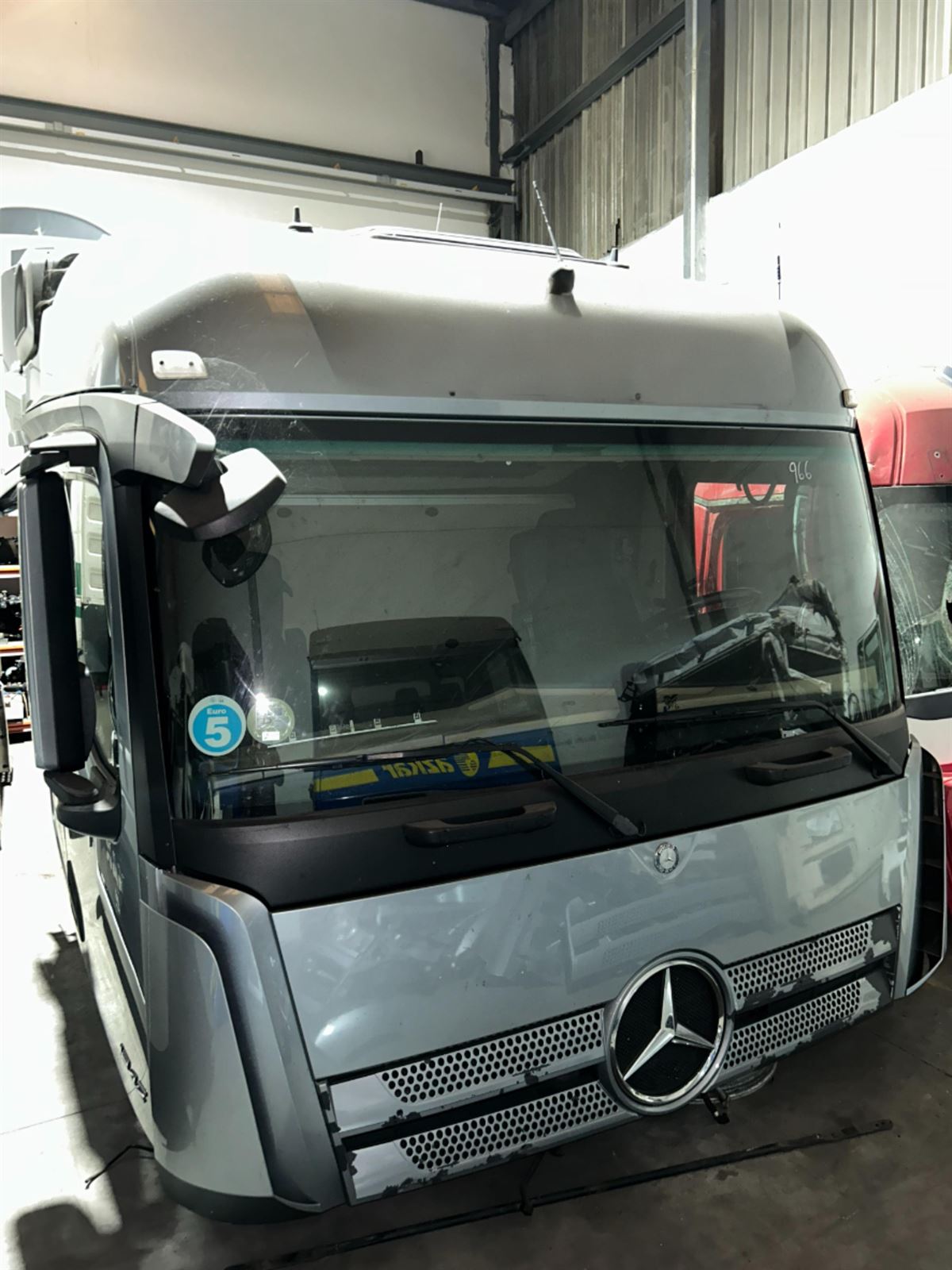 CABINA MERCEDES ACTROS 1842 MP4 - Imagen 1